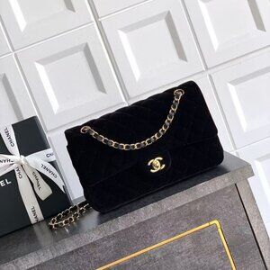 Classic CHANEL Bag: A Stylish and Versatile Choice for Elegance